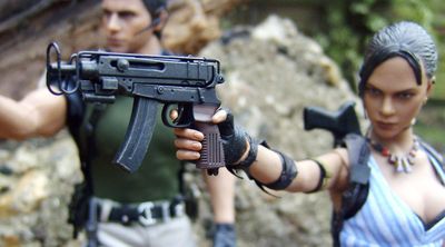 Resident Evil 5 Wesker and Sheva sixth scale action figures by Hot Toys
