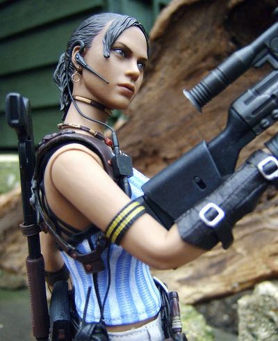 Resident Evil 5 Wesker and Sheva sixth scale action figures by Hot Toys