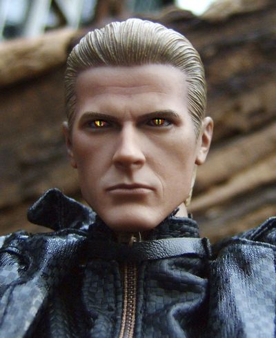 Resident Evil 5 Wesker and Sheva sixth scale action figures by Hot Toys