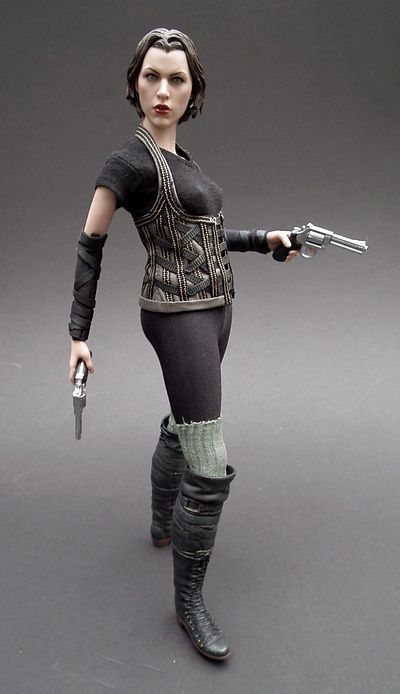 Alice Resident Evil Afterlife action figure by Hot Toys