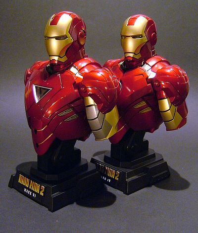 Iron Man 2 Iron Man War Machine busts by Hot Toys