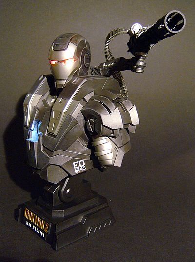 Iron Man 2 Iron Man War Machine busts by Hot Toys