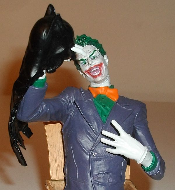 Joker mini-bust by DC Direct