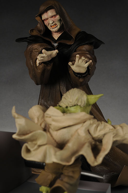 Yoda versus the Emperor Palpatine diorama statue by kotobukiya