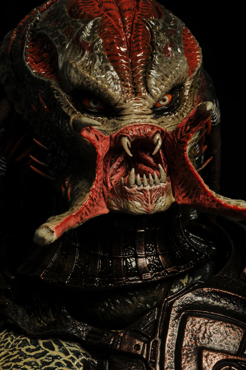 Berserker Predator 1/6th action figure by Hot Toys