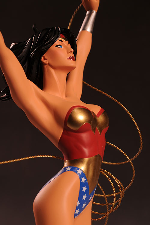 Cover Girls of the DCU Wonder Woman statue by DC Direct