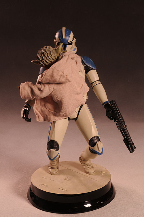 Star Wars Yoda vs Clone Trooper Premium Format statue by Sideshow Collectibles