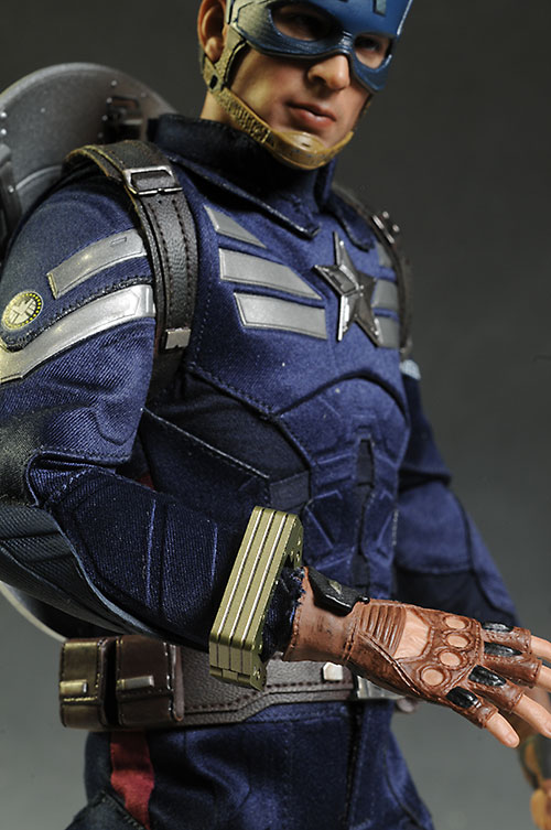 Hot Toys Captain America/Steve Rogers two pack action figures
