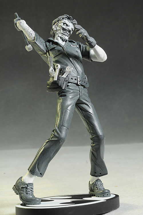 Capullo Joker Batman Black & White statue by DC Collectibles