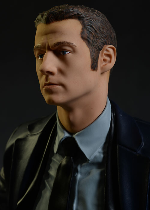 Gotham Detective Gordon statue by DC Collectibles