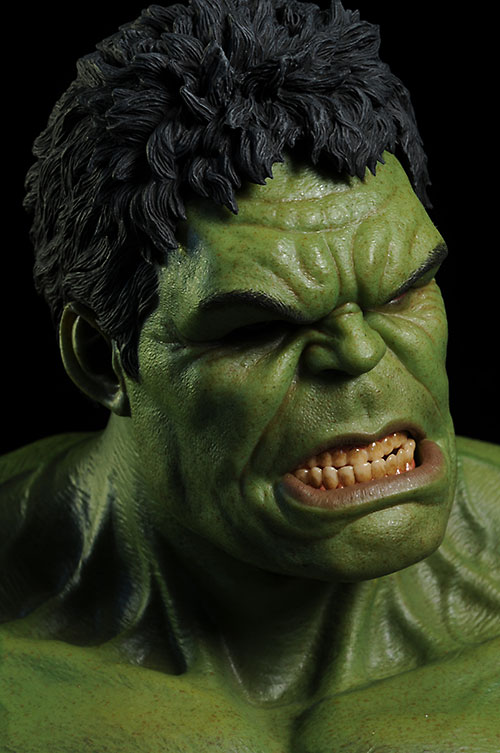 Avengers Hulk sixth scale action figure  by Hot Toys