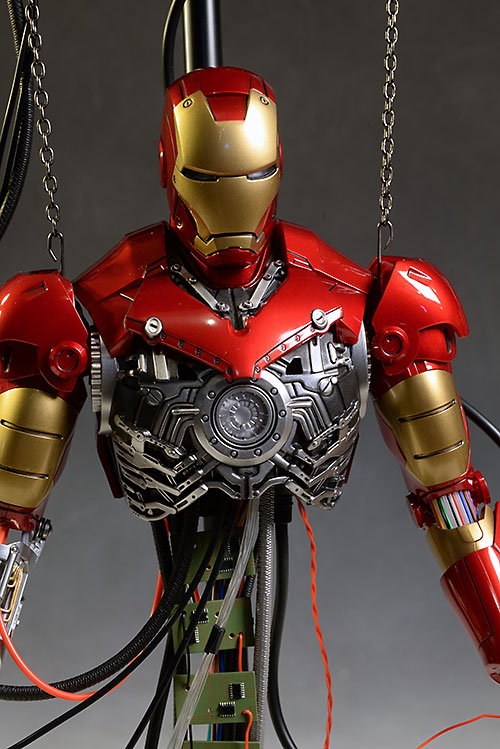 Iron Man MKIII Construction Diorama by Hot Toys