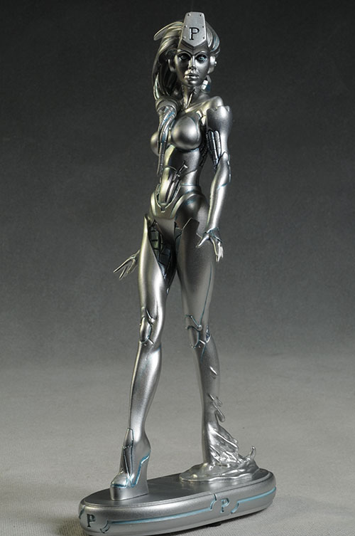 Cover Girls of the DCU Platinum statue by DC Collectibles