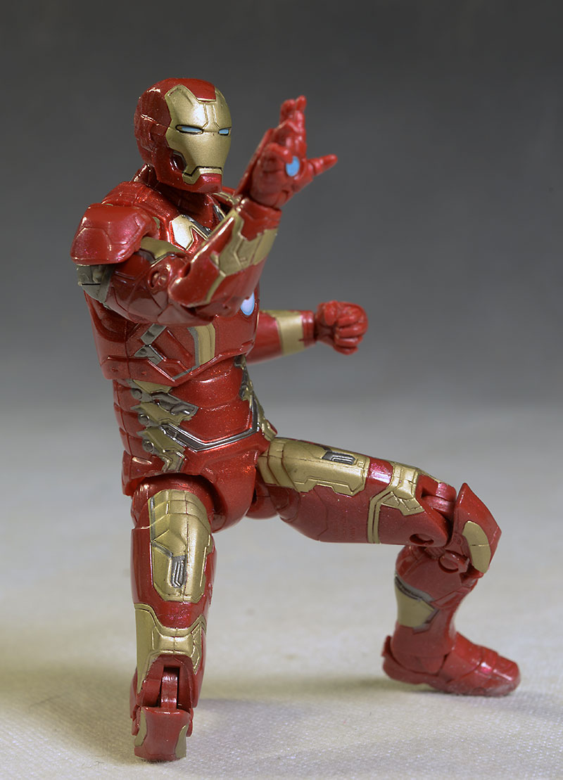 Marvel Legends Avengers Hulk, Hellcat, Iron Man MK43 action figures by Hasbro