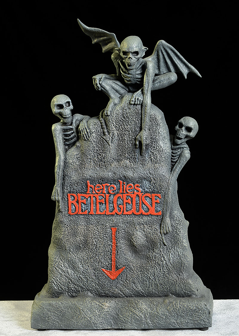 Beetlejuice Tombstone 1/6th scale action figure diorama by Sideshow Collectibles