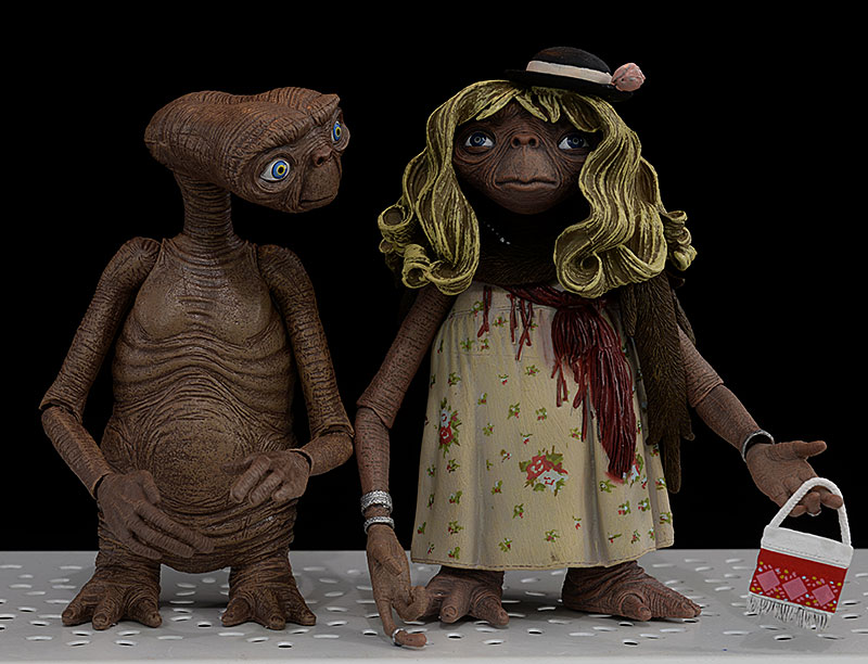 E.T. the Extraterrestrial Ultimate action figure by NECA