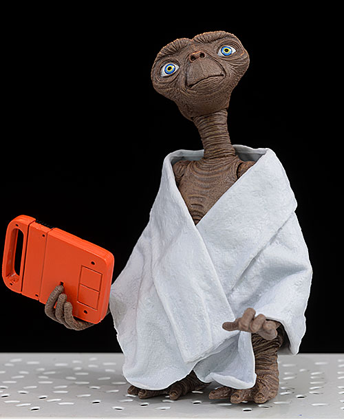E.T. the Extraterrestrial Ultimate action figure by NECA