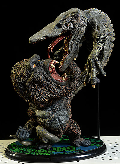 King Kong vs Skull Crawler Skull Island vinyl statue by Star Ace