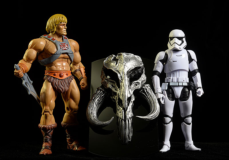 Mandalorian Skull Star Wars limited edition Mini Sculpture by Regal Robot