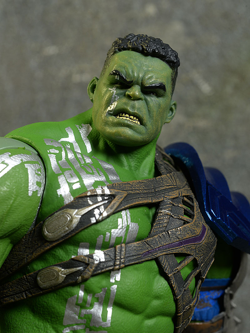 Hulk Thor: Ragnarok One:12 Collective action figure by Mezco