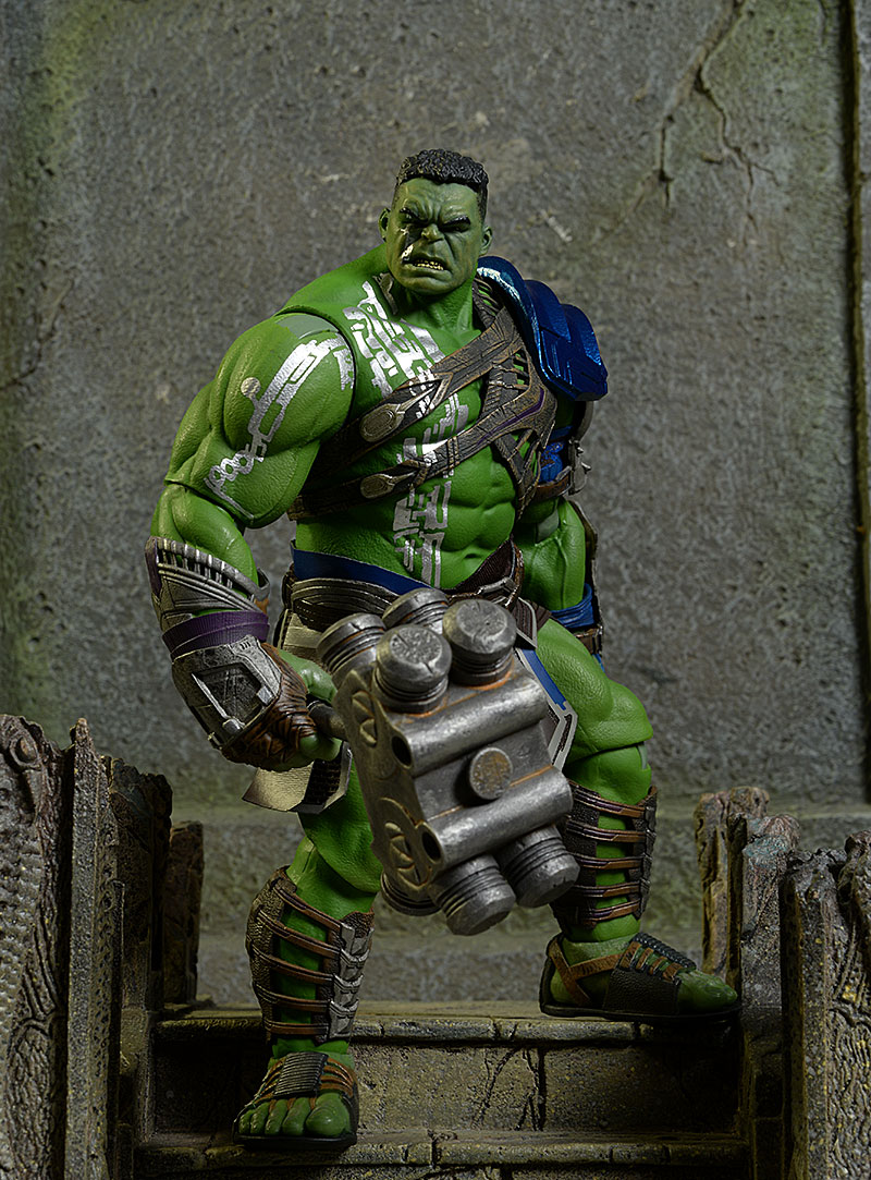 Hulk Thor: Ragnarok One:12 Collective action figure by Mezco