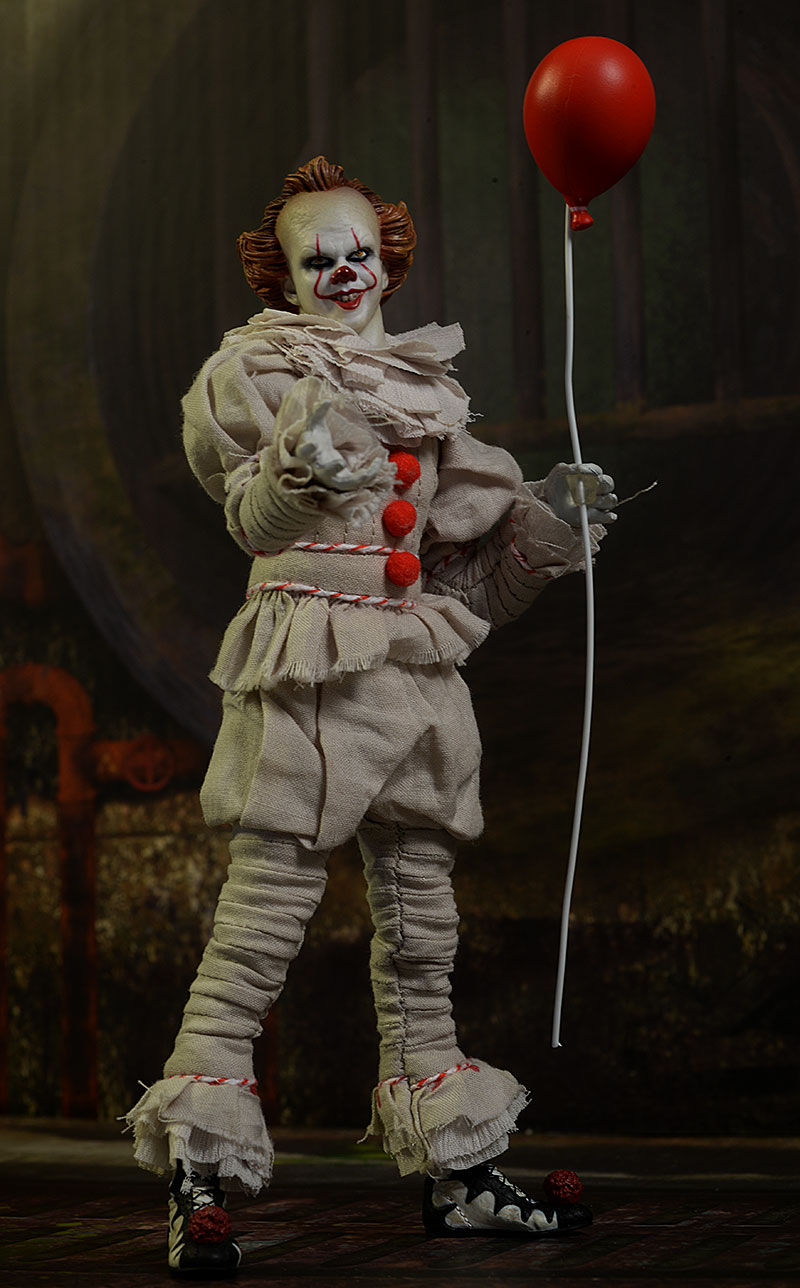 Pennywise IT One:12 Collective action figure by Mezco