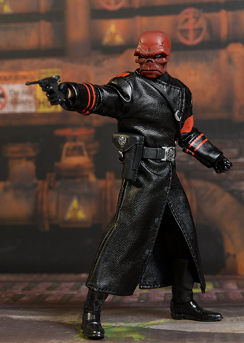 Red Skull One:12 Collective action figure by Mezco Toyz