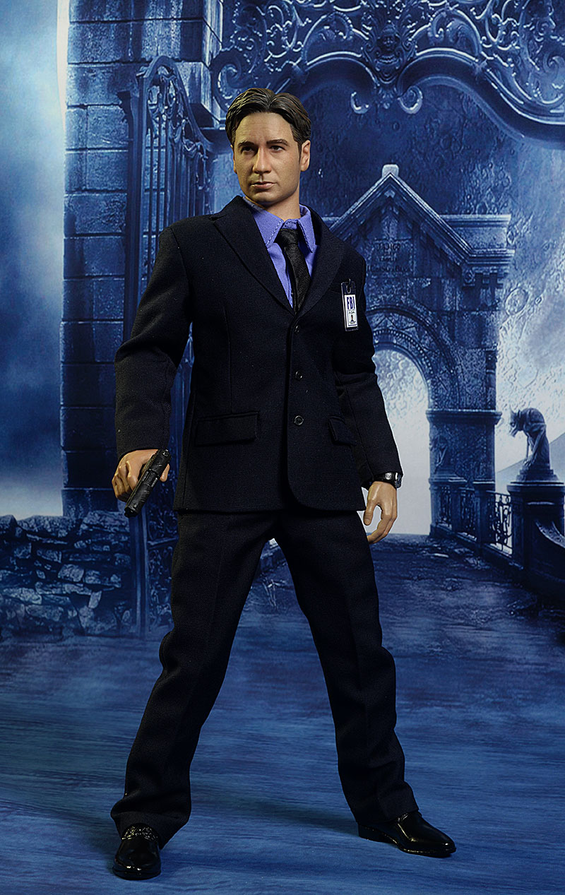 Agent Mulder X-Files sixth scale action figure by ThreeZero